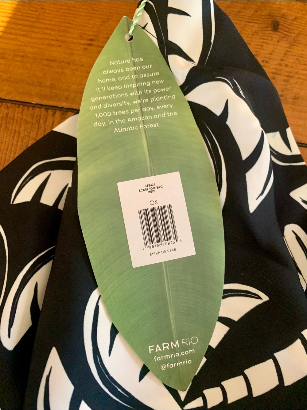 NEW FARM Rio Black And White Scarf Tote Bag Wood Handle Reversible Palm Trees - Picture 11 of 12